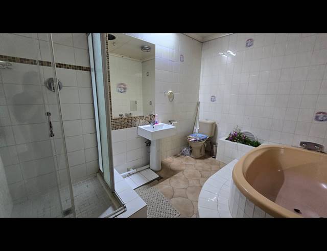 3 BEDROOM FREEHOLD FOR SALE IN REGENTS PARK